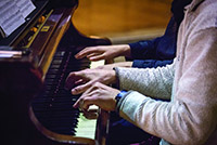 Alistair Warwick playing in duet (photo: ElaineHill.photography)